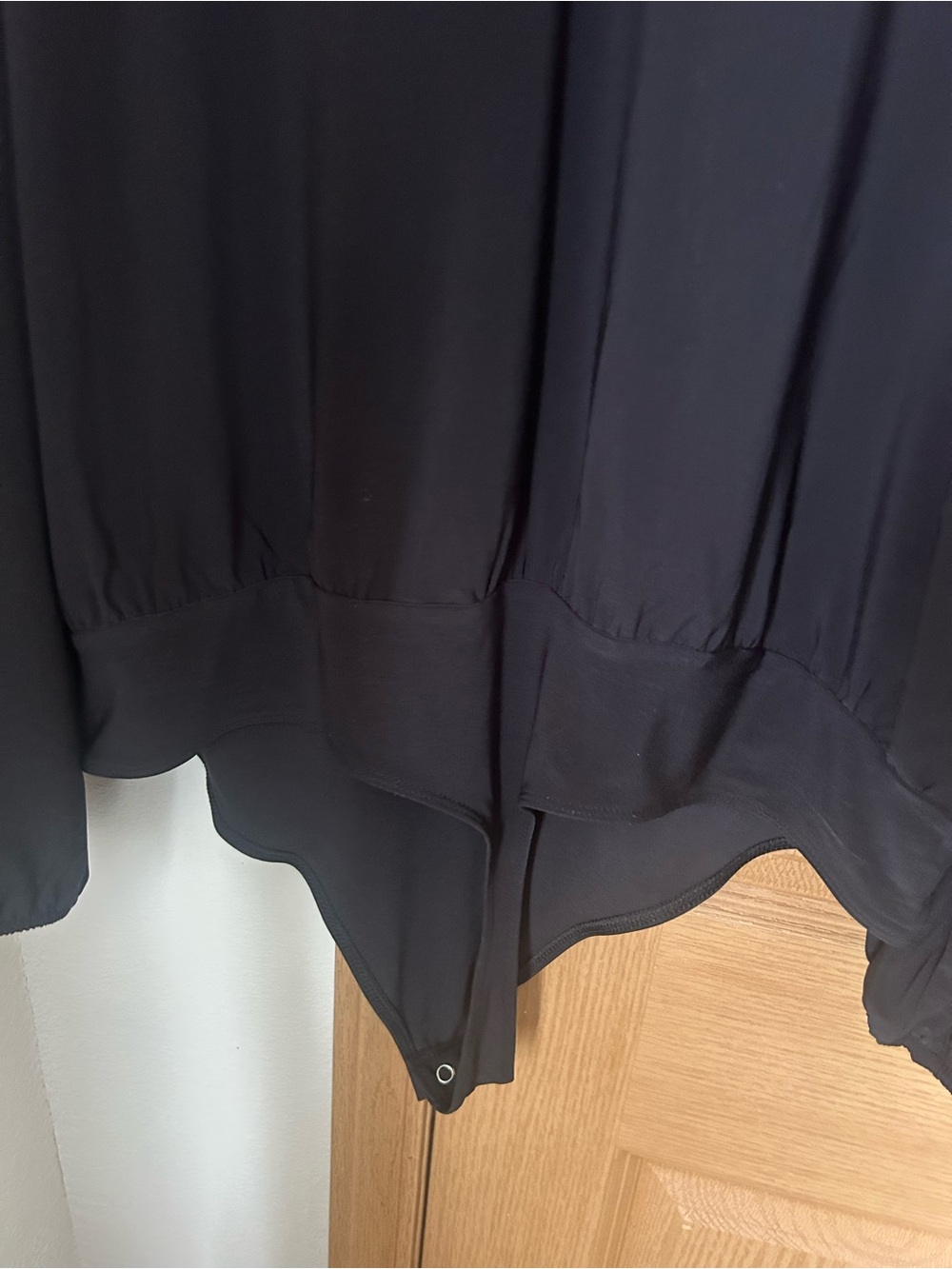 Express Black Shell Top - Picture 3 of 4